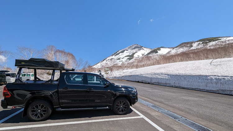 ハイラックスのニセコアンヌプリ・登山・残雪期・登山のためのSUV・愛車の横顔に関するカスタム事例の投稿画像1枚目