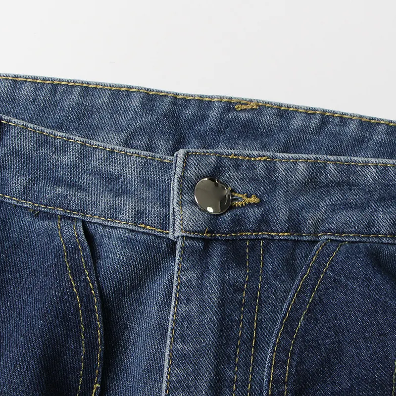 Jean taille haute droit et ample, effet amincissant pour femme. Confort et style assurés avec ce jean parfait pour toutes les morphologies.