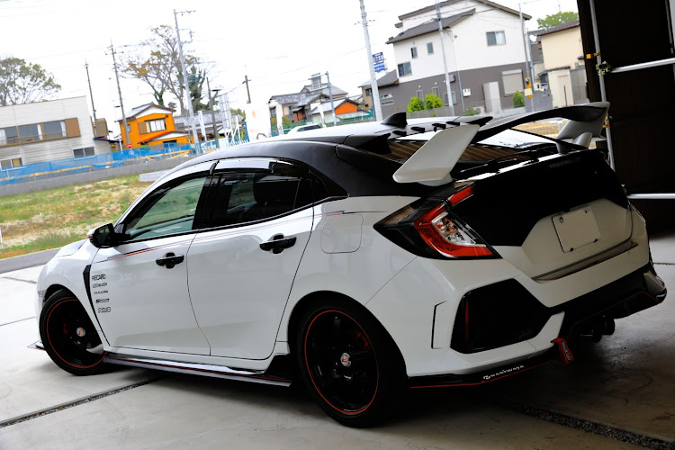 シビックのシビックハッチ・シビック・fk7に関するカスタム事例の投稿画像2枚目