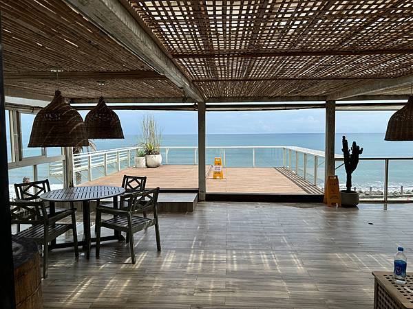 滿山望海，生意一直很好的景觀餐廳，東西普通但為了美景試一次也無妨！