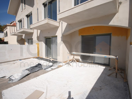 Maison avec piscine et jardin 5