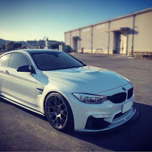 M4 クーペ F82