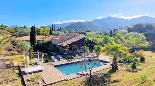 House with pool and terrace 5