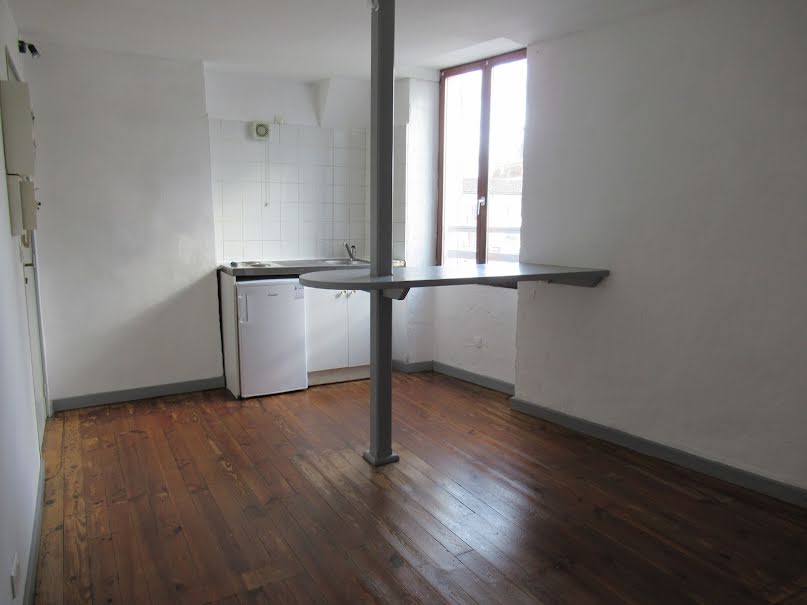 Location  appartement 1 pièce 30 m² à Bazas (33430), 420 €