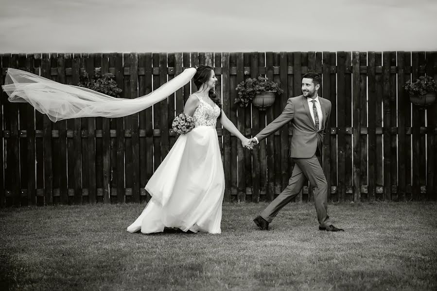 Wedding photographer Ionut Mircioaga (ionutmircioaga). Photo of 17 July 2019