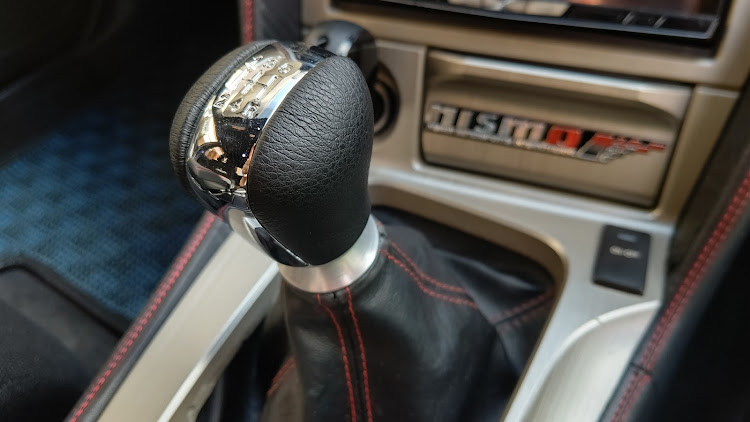 スカイラインのシフトノブ交換・diy・オリンピック・暑いに関するカスタム事例の投稿画像2枚目
