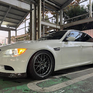 M3 セダン E90