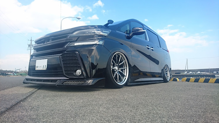 ヴェルファイアのタイヤローテーション・エンジンオイル交換・港と愛車に関するカスタム事例の投稿画像2枚目