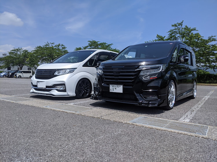 ステップワゴンの予定外コラボ・日本語で話してくれてありがとうございます・I can't speak English🤣🤣🤣・車高調熱は上がりっぱなし（笑）・うまいラーメン🍜最高に関するカスタム事例の投稿画像1枚目