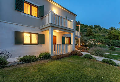 House with pool and terrace 5