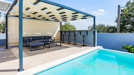 Villa with pool 2
