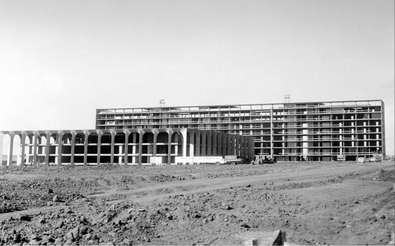 Foto antiga da construção do Palácio do Itamaraty