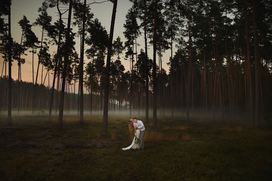 Svadobný fotograf Wiktor Janusz (wiktorjanusz). Fotografia publikovaná 26. augusta 2020