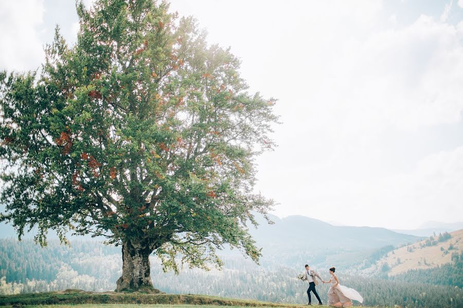 Fotógrafo de casamento Nazariy Slyusarchuk (photofanatix). Foto de 21 de novembro 2018