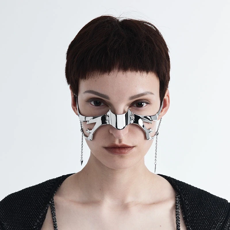 Nouveau ensemble de boucles d'oreilles avec ornement facial en forme de bague à lèvres fluide, design de niche unique et tendance.
