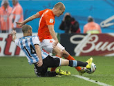 Mascherano houdt gescheurde anus over aan tackle op Robben