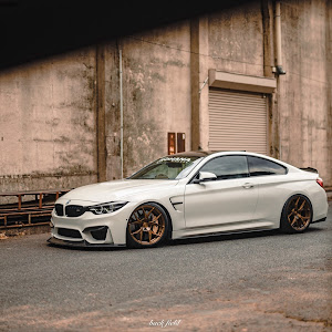 M4 クーペ F82