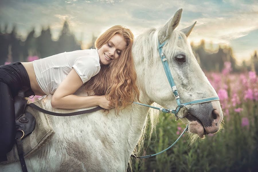 Wedding photographer Aleksey Komissarov (fotokomiks). Photo of 24 April 2022