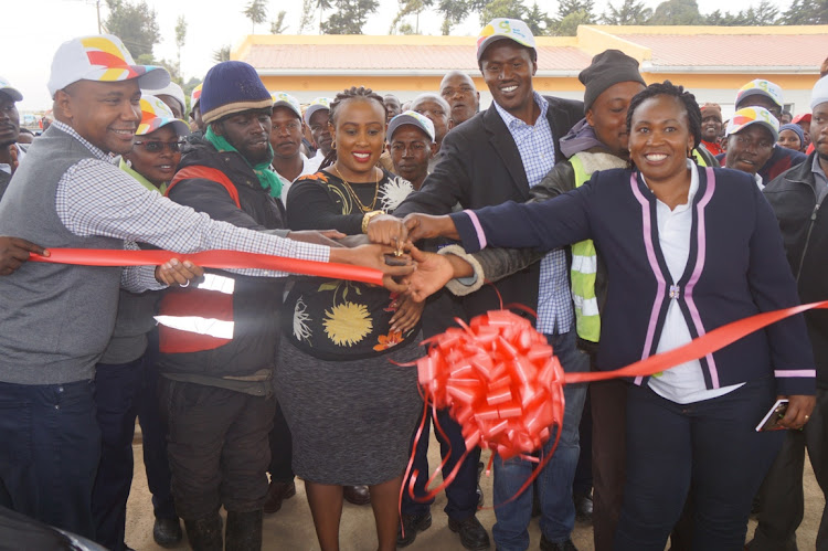 Gulf Energy director Peter Njoroge (in a cap), Bibirioni MCA Jacqui Nungari (center) at the launch of Gulf's new branch on July 31