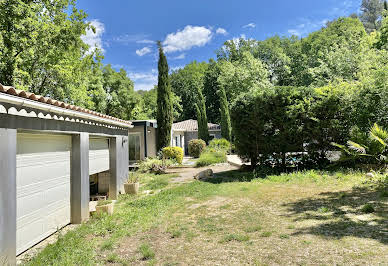 Villa avec piscine et terrasse 4