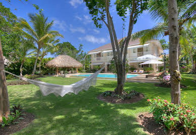 Maison avec piscine et terrasse 17