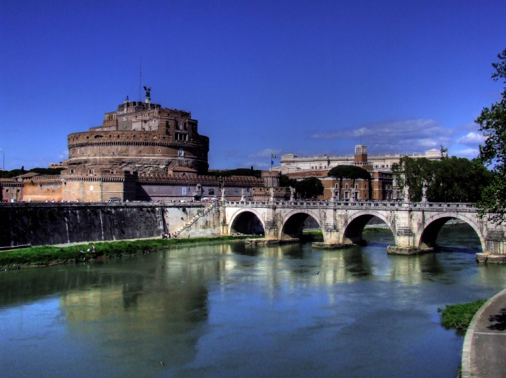 L'imponente Castel Sant'Angelo di miserable