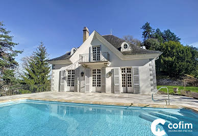 Maison avec piscine et jardin 8