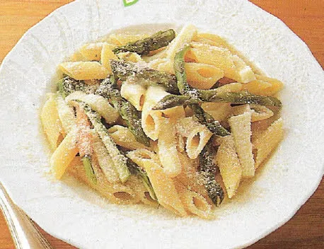 Pennette al taleggio, punte di asparagi e carotine