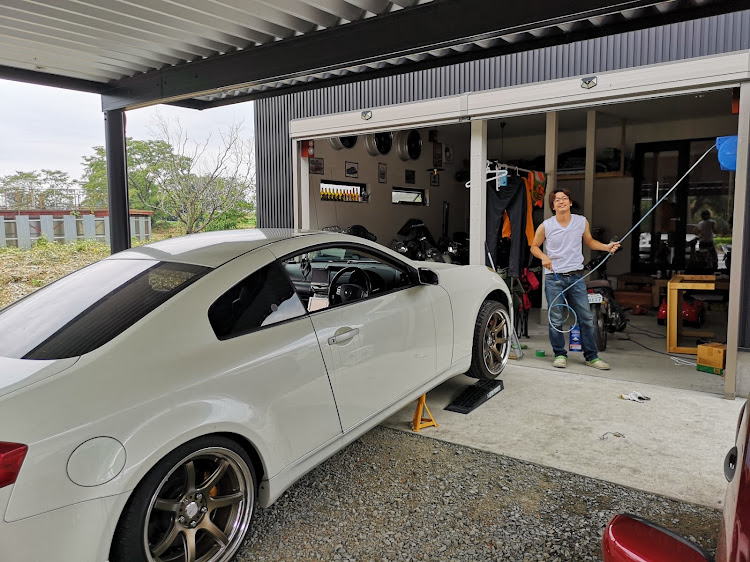 うっちーさんが投稿した車高調整・ガレージ・暇人に関するカスタム事例の投稿画像1枚目