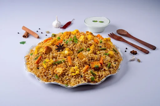 Hyderabadi Paneer Subz Kilo Biryani