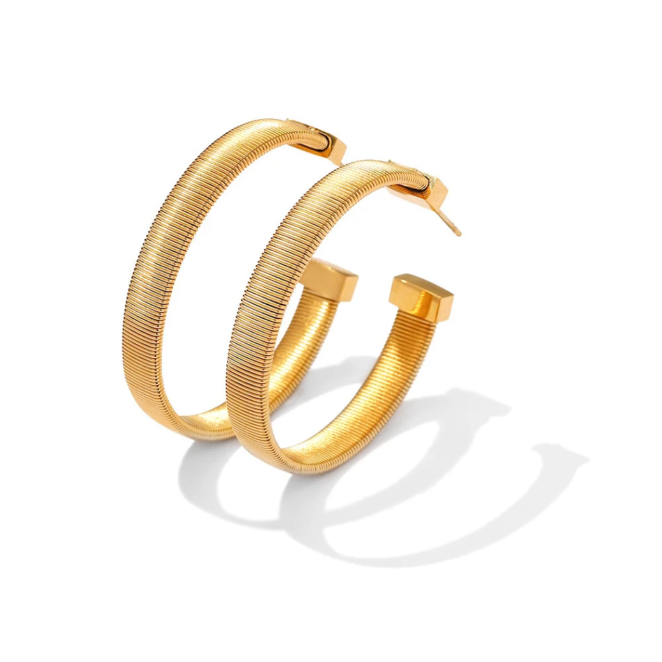 Brincos de argola em aço inoxidável com formato C para mulheres, fashion e versáteis, combinam com tudo, perfeitos para qualquer look e ocasião.