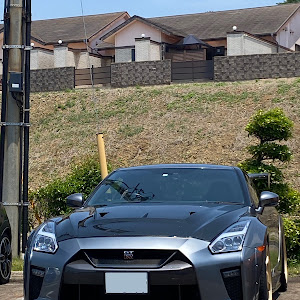 NISSAN GT-R