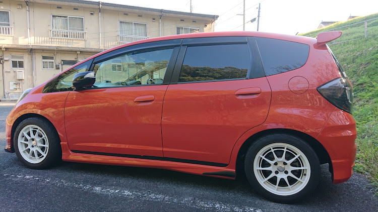 フィットの自己満・近くで見ないで・遠くから見てね・微妙な感じに関するカスタム事例の投稿画像1枚目