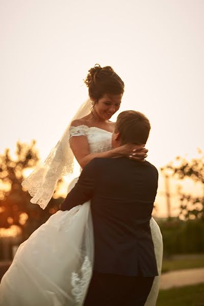 Fotografo di matrimoni Denis Tarasov (magicvideos). Foto del 16 settembre 2020