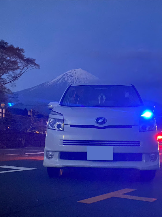 ヴォクシーの山梨ドライブ・白糸の滝・富士山と愛車・キレイキレイに関するカスタム事例の投稿画像1枚目