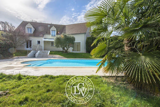 Maison contemporaine avec piscine et jardin 5