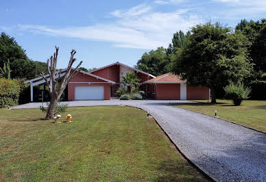 House with pool and terrace 3