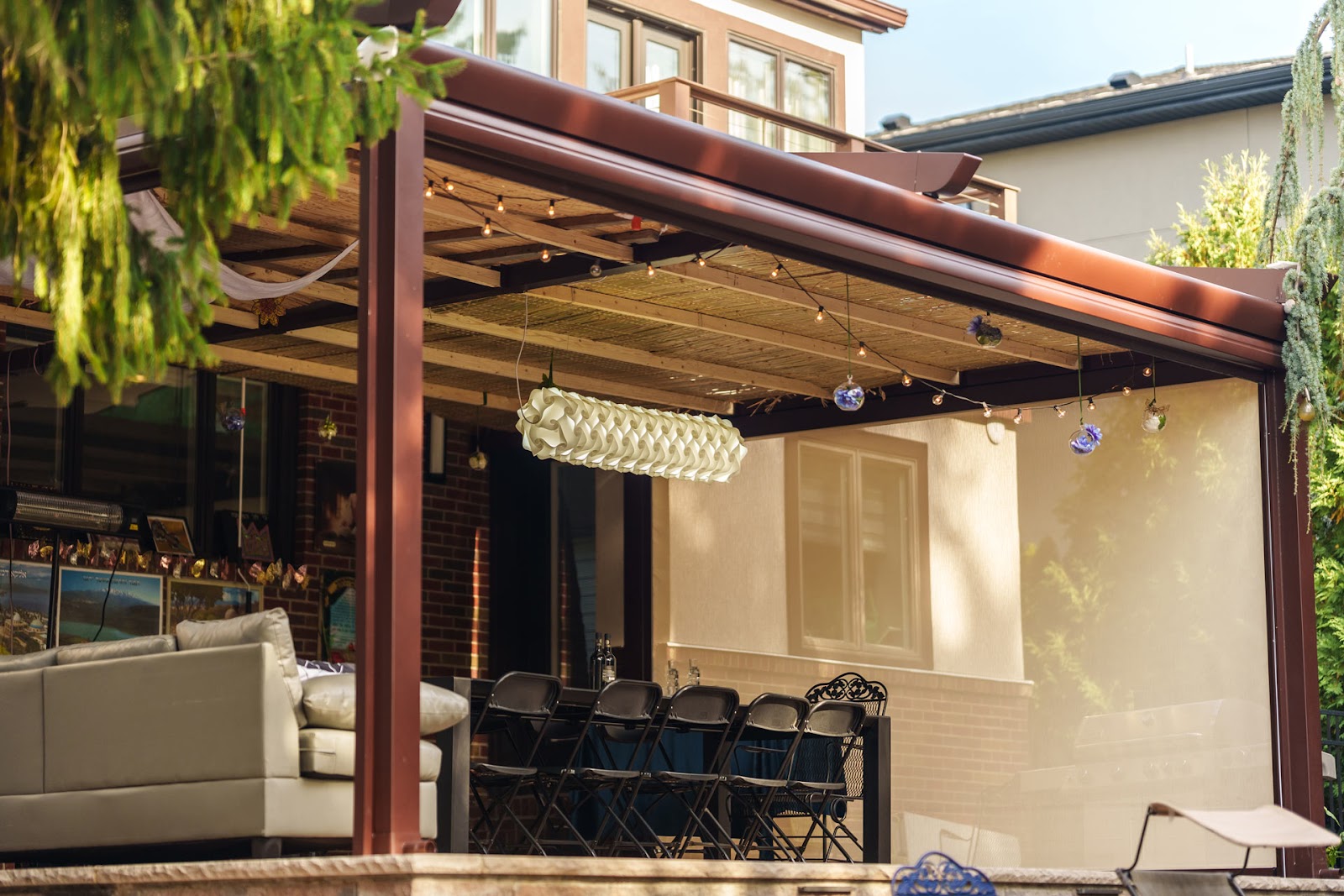 A cozy sukkah with leafy walls and a thatched roof