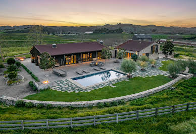 Corps de ferme avec jardin et piscine 6