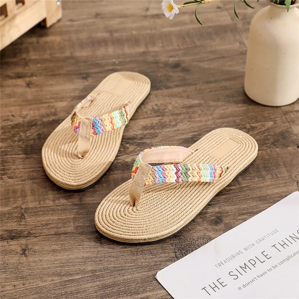 Tongs en PP tissé herbe pour femmes, été, légères, respirantes, idéales pour la plage, le confort et le style estival.