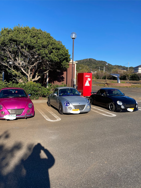 コペンのコペンl880k・コペン・友人の車と並べた・海と愛車に関するカスタム事例の投稿画像1枚目