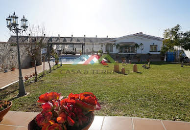 Villa avec piscine et terrasse 2