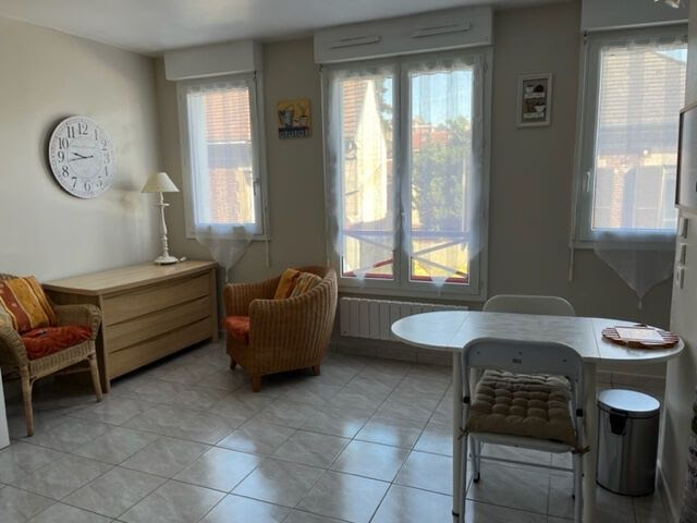 Location meublée appartement 1 pièce 26 m² à Margny-lès-Compiègne (60280), 552 €