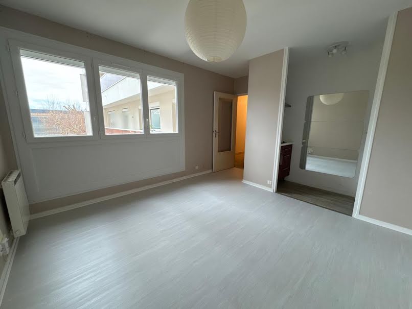 Location  appartement 1 pièce 26 m² à Saint-Jean-de-Braye (45800), 425 €