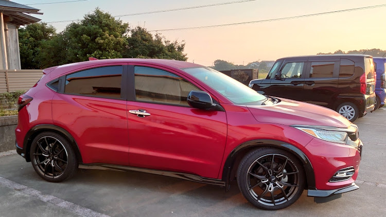 ヴェゼルの57FXZ・ワイトレ装着・RAYSに関するカスタム事例の投稿画像2枚目