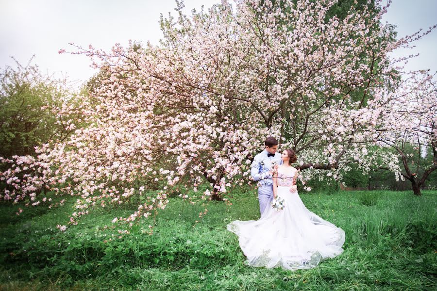 Fotógrafo de casamento Venera Voyuckaya (venerafoto). Foto de 21 de junho 2016