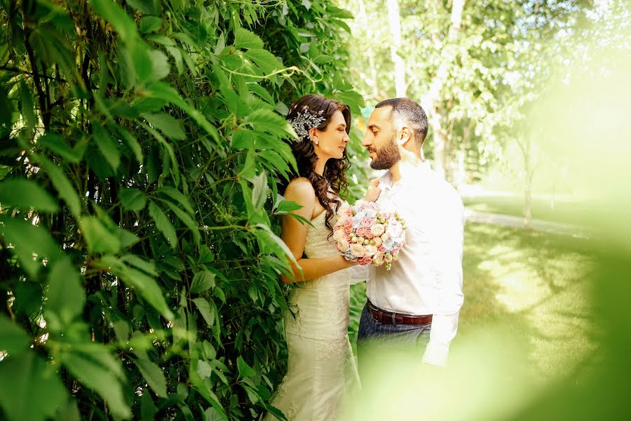 Fotografo di matrimoni Darina Valuyskaya (vdarina). Foto del 30 giugno 2019