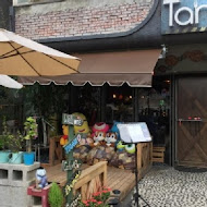 Tank Q Cafe & Bar