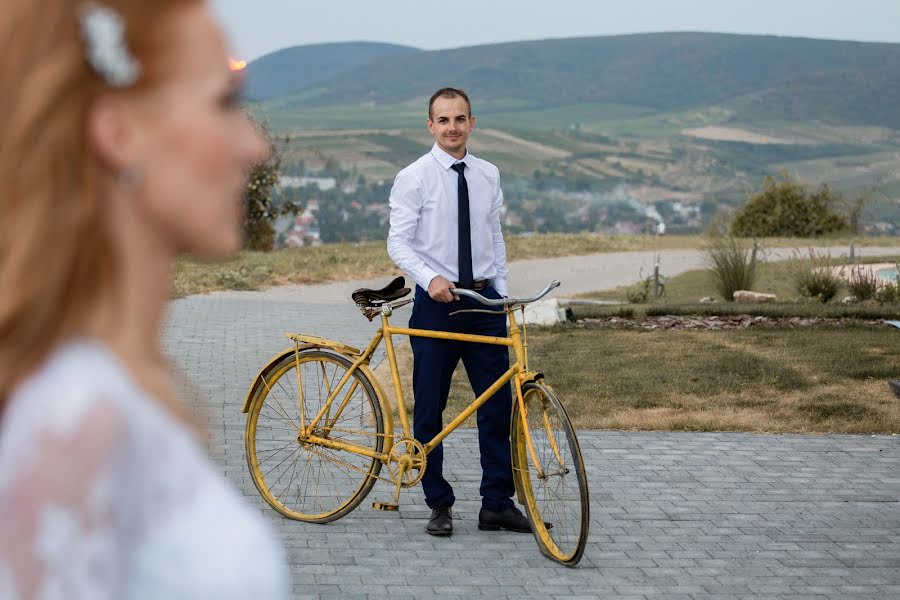 Hääkuvaaja Szőke Sándor (sandorszokefoto). Kuva otettu 17. maaliskuuta 2021