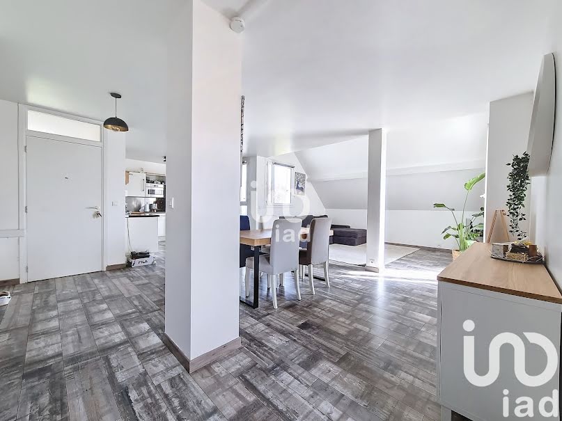 Vente duplex 5 pièces 90 m² à Lisses (91090), 220 000 €